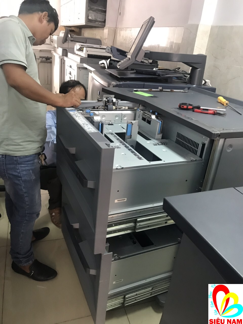 Đội ngũ nhân viên kỹ thuật tay nghề cao